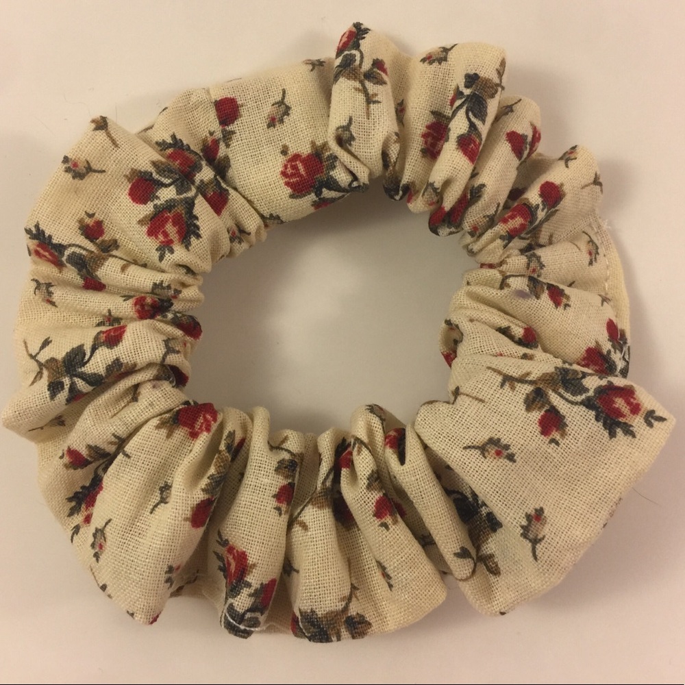 Floral Scrunchie🥀